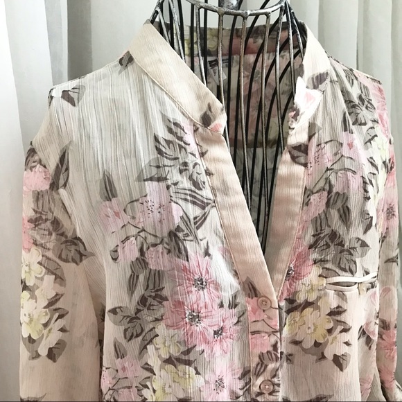 Kut from Kloth Floral Print Button Up Blouse - Picture 4 of 16